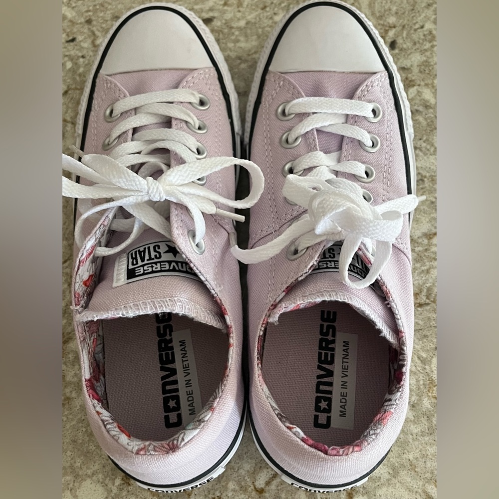 NWOT. Women’s All Star Converse Sneakers